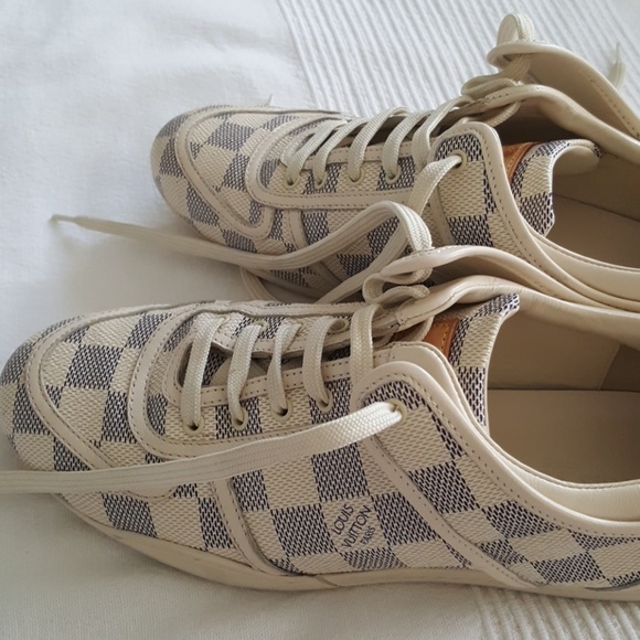 AUTHENTIC LOUIS VUITTON SNEAKERS - Picture 7 of 8